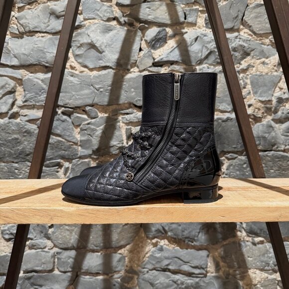 Chanel 2018 Grey Leather Chain Accent CC Logo Flat Ankle Boots - Picture 6 of 14